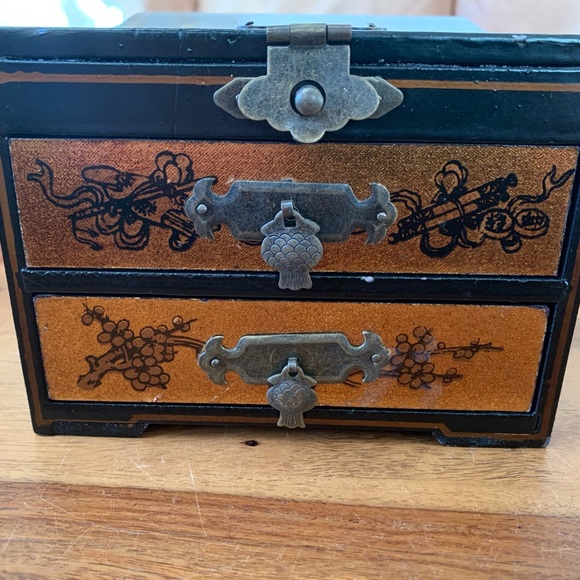 Antique Scenic Hand Painted Asian Jewelry Box With Mirror Inset - Picture 6 of 15